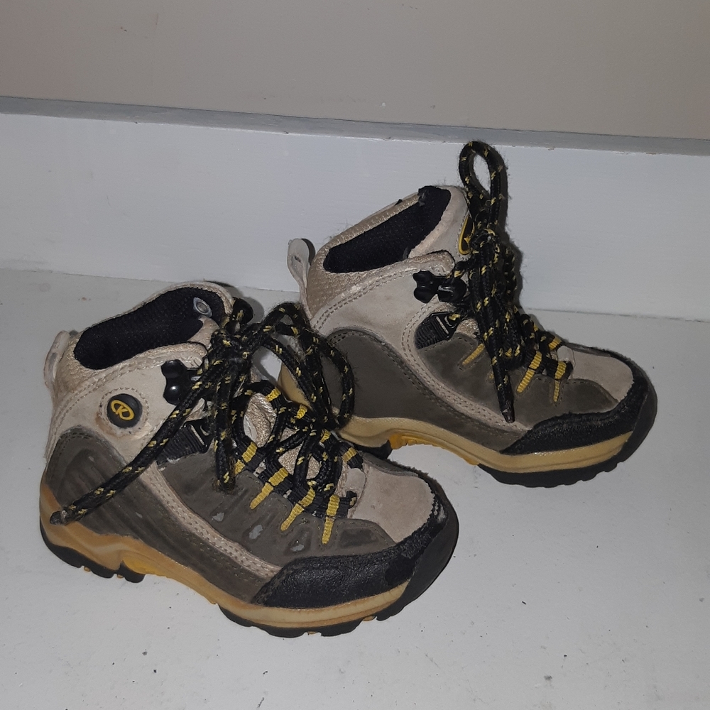 10 For 10$ Kimberfeel baby boots Size 22
